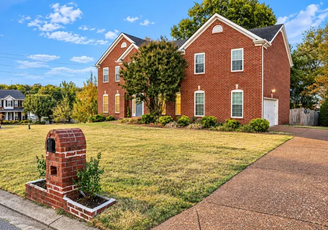 Photo 3 of Single family home for sale at 201 Briarcotes Cir, La Vergne, TN 37086 | MLS# 3529939 | Listing updated on 2026-10-28