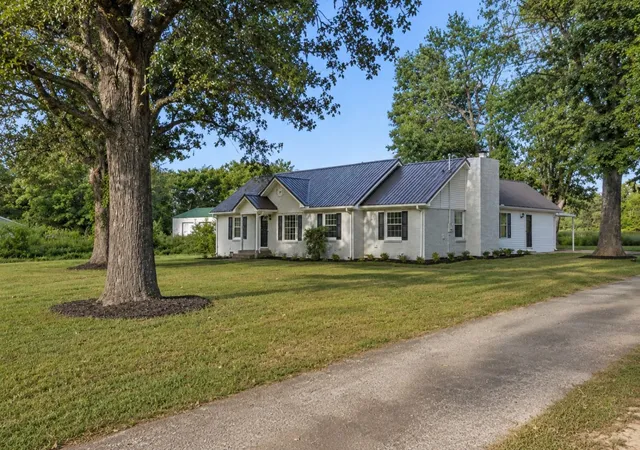 Photo 1 of Single family home for sale at 1083 Mattox Town Rd, Lawrenceburg, TN 38464 | MLS# 3529944 | Listing updated on 2026-09-01