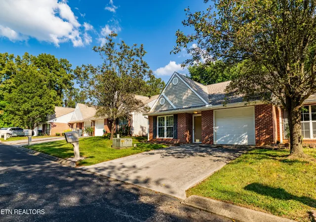 Listing Photo 4 - Condo for sale in building located at 228 Dalton Pl Wy, Knoxville, TN 37912