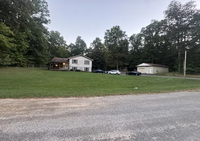 Photo 3 of Single family home for sale at 132 Petalbrook Ln, Livingston, TN 38570 | MLS# 3529949 | Listing updated on 2026-10-11