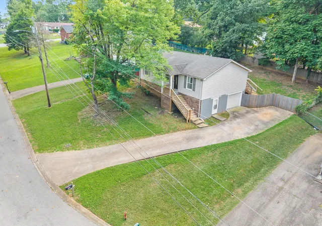 Photo 2 of Single family home for sale at 476 Ginkgo Dr, Clarksville, TN 37042 | MLS# 3529996 | Listing updated on 2026-09-28