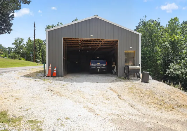 Photo 3 of Single family home for sale at 187 Sweetbrier Dr, Decaturville, TN 38329 | MLS# 3531389 | Listing updated on 2026-09-23
