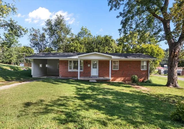 Photo 2 of Single family home for sale at 220 Roby Dr, Erin, TN 37061 | MLS# 3531024 | Listing updated on 2026-09-02