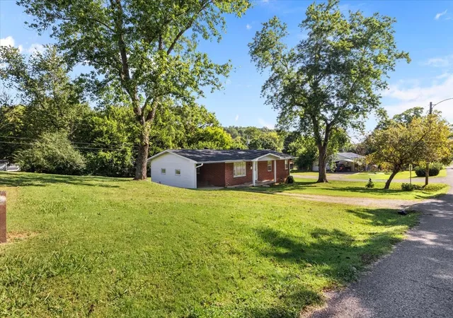 Photo 3 of Single family home for sale at 220 Roby Dr, Erin, TN 37061 | MLS# 3531024 | Listing updated on 2026-09-02