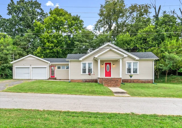 Photo 1 of Single family home for sale at 217 Cayce St, Hopkinsville, KY 42240 | MLS# 3530156 | Listing updated on 2026-09-01