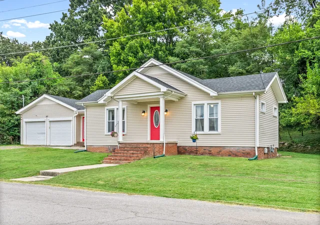 Photo 2 of Single family home for sale at 217 Cayce St, Hopkinsville, KY 42240 | MLS# 3530156 | Listing updated on 2026-09-01