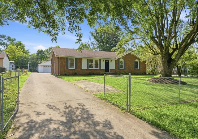 Photo 3 of Single family home for sale at 112 James Dr, Clarksville, TN 37042 | MLS# 3530133 | Listing updated on 2026-09-16