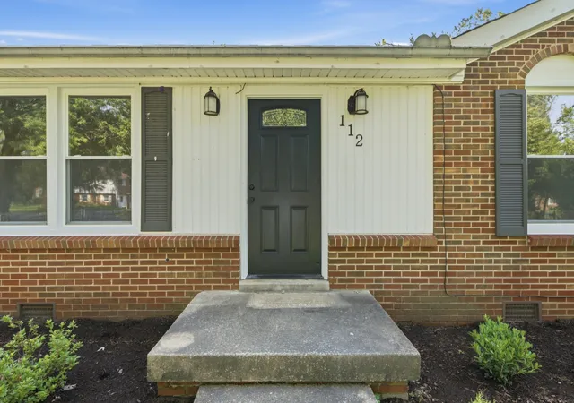 Photo 3 of Single family home for sale at 112 James Dr, Clarksville, TN 37042 | MLS# 3530133 | Listing updated on 2026-09-16