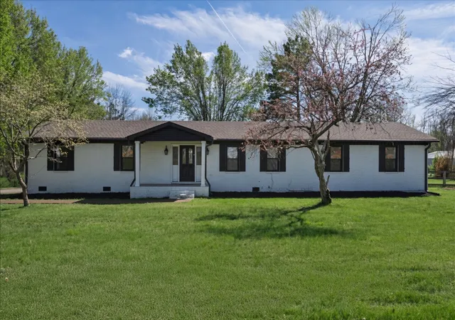 Photo 1 of Single family home for sale at 829 Highway 52 E, Portland, TN 37148 | MLS# 3541417 | Listing updated on 2026-09-04