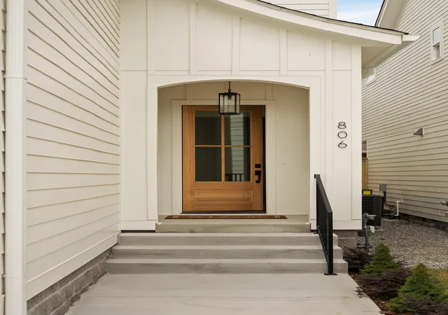 Photo 3 of Single family home for sale at 806 Newhall Dr, Nashville, TN 37206 | MLS# 3544173 | Listing updated on 2026-09-27