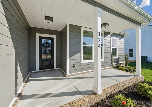 Photo 1 of Single family home for sale at 124 Lookout Dr, Winchester, TN 37398 | MLS# 3541078 | Listing updated on 2026-09-03