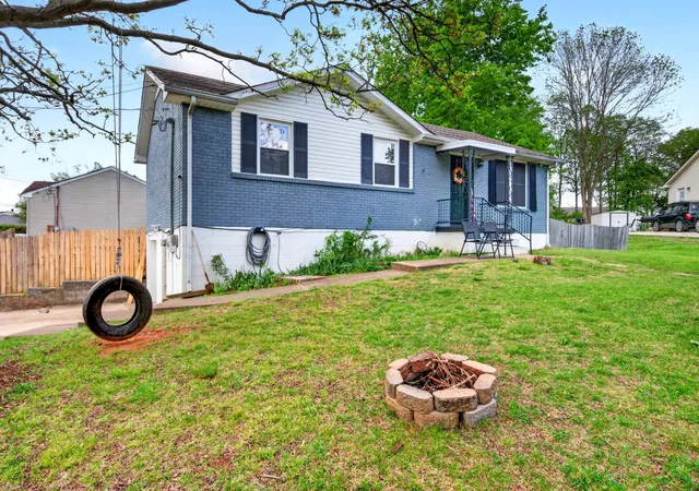 Photo 2 of Single family home for sale at 1593 Boxcroft Ct, Clarksville, TN 37042 | MLS# 3530294 | Listing updated on 2026-09-24