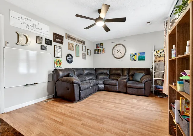 Photo 3 of Single family home for sale at 1593 Boxcroft Ct, Clarksville, TN 37042 | MLS# 3530294 | Listing updated on 2026-09-24