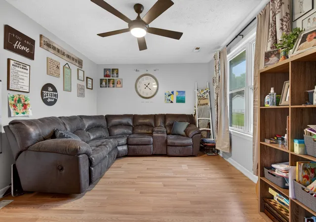 Photo 4 of Single family home for sale at 1593 Boxcroft Ct, Clarksville, TN 37042 | MLS# 3530294 | Listing updated on 2026-09-24