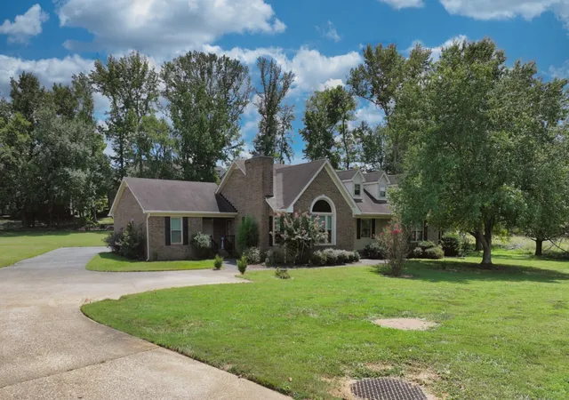 Photo 1 of Single family home for sale at 210 The Hollows Ct, Hendersonville, TN 37075 | MLS# 3531708 | Listing updated on 2026-09-03