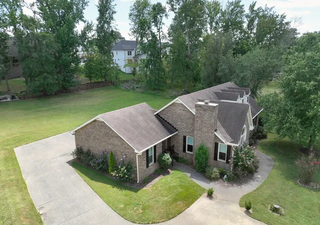 Photo 3 of Single family home for sale at 210 The Hollows Ct, Hendersonville, TN 37075 | MLS# 3531708 | Listing updated on 2026-09-03