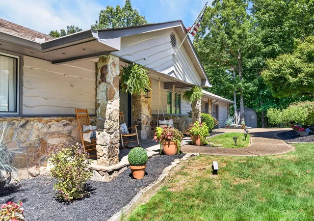 Photo 3 of Single family home for sale at 114 Morris Ln, Crossville, TN 38558 | MLS# 3530218 | Listing updated on 2026-09-08