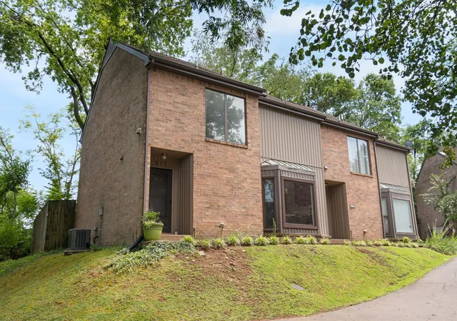 Photo 3 of Townhouse for sale at 817 Battlefield Dr, Nashville, TN 37204 | MLS# 3530180 | Listing updated on 2026-09-06