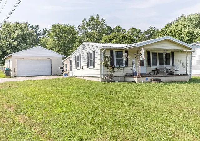 Photo 1 of Single family home for sale at 622 Vass Ln, Hopkinsville, KY 42240 | MLS# 3530201 | Listing updated on 2026-09-01