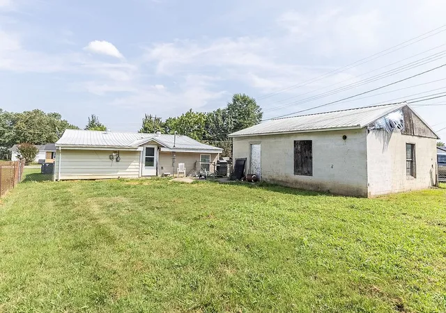 Photo 20 of Single family home for sale at 622 Vass Ln, Hopkinsville, KY 42240 | MLS# 3530201 | Listing updated on 2026-09-01
