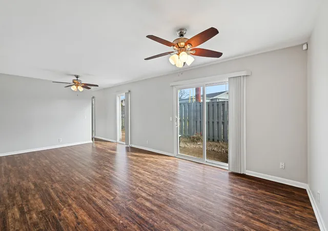 Listing Photo 2 - Condo for sale in building located at 1900 Richard Jones Rd, Nashville, TN 37215 - Unit #V10