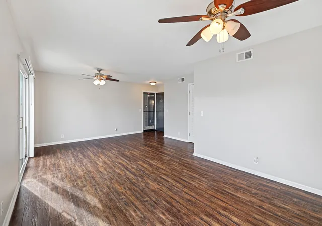 Listing Photo 4 - Condo for sale in building located at 1900 Richard Jones Rd, Nashville, TN 37215 - Unit #V10