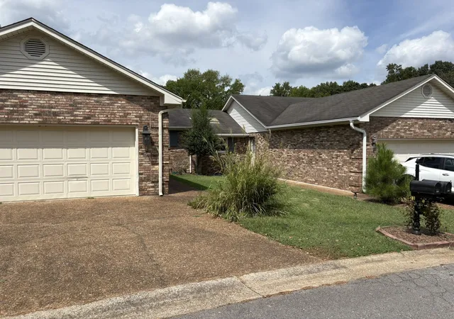 Photo 3 of Single family home for sale at 229 Hillsboro Cir, Florence, AL 35630 | MLS# 3543098 | Listing updated on 2026-10-01