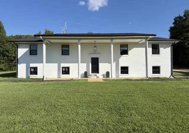 Photo 1 of Single family home for sale at 2315 Grandview, Lawrenceburg, TN 38464 | MLS# 3542947 | Listing updated on 2026-09-17