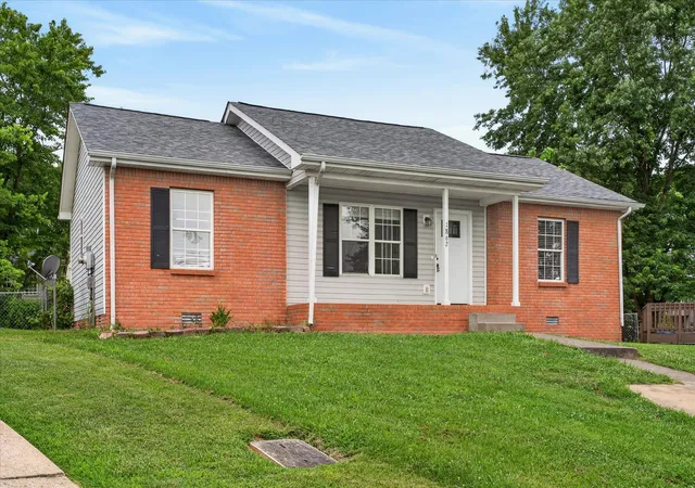 Photo 2 of Single family home for sale at 1862 Timberline Pl, Clarksville, TN 37042 | MLS# 3530271 | Listing updated on 2026-09-01