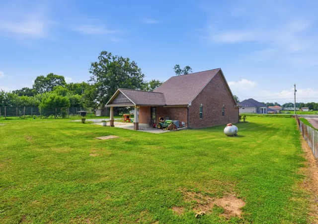 Photo 21 of Single family home for sale at 14024 Elk River Mills Rd, Athens, AL 35614 | MLS# 3530350 | Listing updated on 2026-09-01