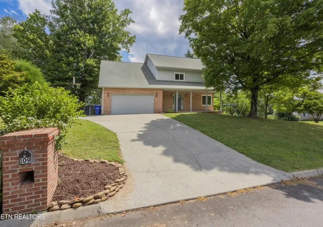 Photo 1 of Single family home for sale at 109 W Melbourne Rd, Oak Ridge, TN 37830 | MLS# 3530297 | Listing updated on 2026-09-06