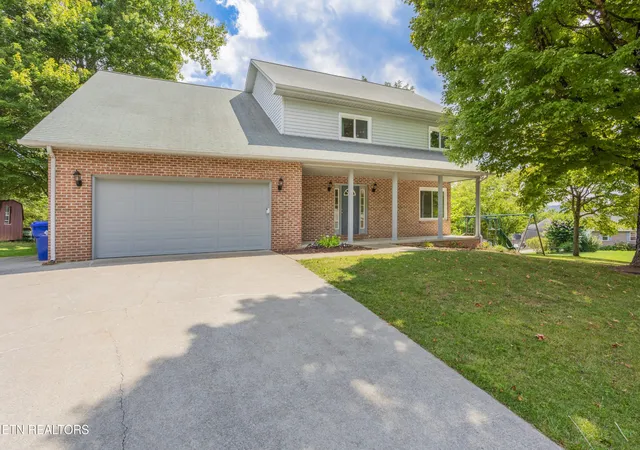 Photo 2 of Single family home for sale at 109 W Melbourne Rd, Oak Ridge, TN 37830 | MLS# 3530297 | Listing updated on 2026-09-06