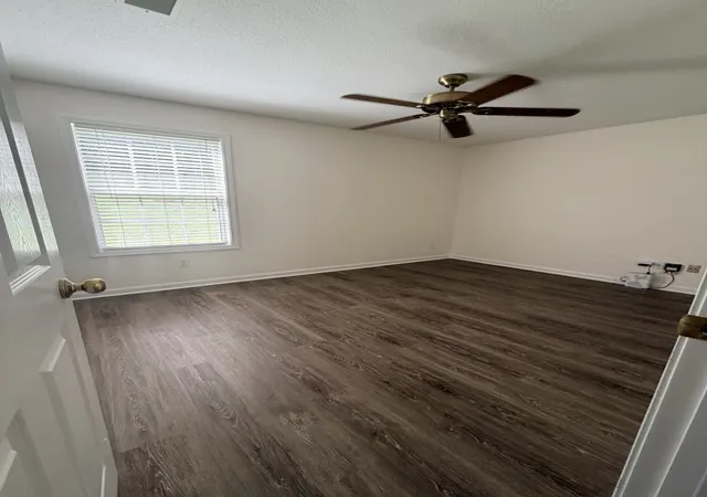 Listing Photo 2 - Condo for sale in building located at 497 Sivley Rd, Hopkinsville, KY 42240 - Unit #