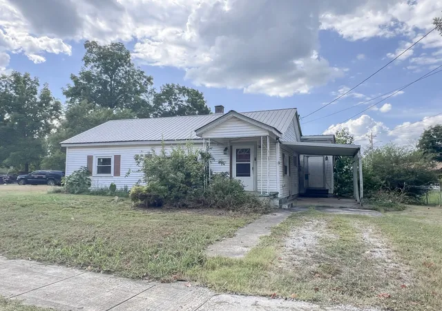 Photo 1 of Sale Pending at 617 E Main St, Decherd, TN 37324 | MLS# 3544936 | Listing updated on 2026-10-07