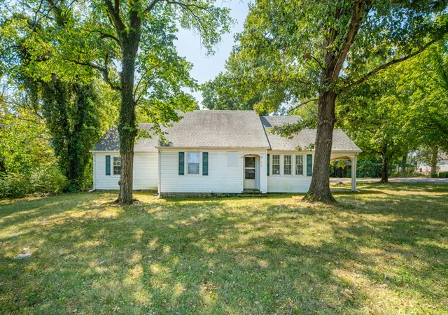 Photo 3 of Single family home for sale at 917 W Commerce St, Lewisburg, TN 37091 | MLS# 3545110 | Listing updated on 2026-10-05