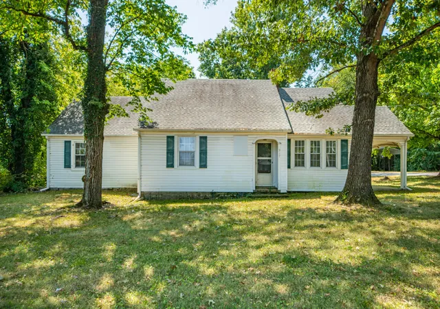 Photo 3 of Single family home for sale at 917 W Commerce St, Lewisburg, TN 37091 | MLS# 3545110 | Listing updated on 2026-10-09