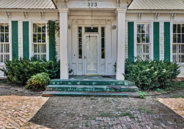 Photo 4 of Single family home for sale at 323 S Main St, Trenton, KY 42286 | MLS# 3542744 | Listing updated on 2026-09-22