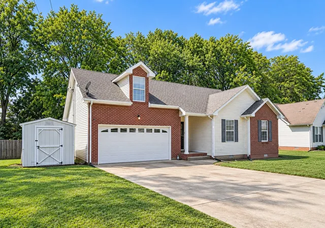 Photo 1 of Single family home for sale at 3553 Sandpiper Dr, Clarksville, TN 37042 | MLS# 3541536 | Listing updated on 2026-09-19