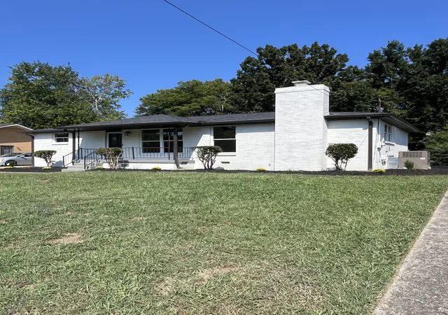 Photo 2 of Single family home for sale at 3865 Augusta Dr, Nashville, TN 37207 | MLS# 3530451 | Listing updated on 2026-10-08