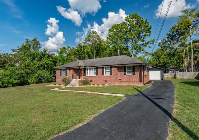 Photo 2 of Single family home for sale at 1007 2nd Avenue, Fayetteville, TN 37334 | MLS# 3531045 | Listing updated on 2026-09-15