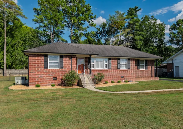 Photo 3 of Single family home for sale at 1007 2nd Avenue, Fayetteville, TN 37334 | MLS# 3531045 | Listing updated on 2026-09-15