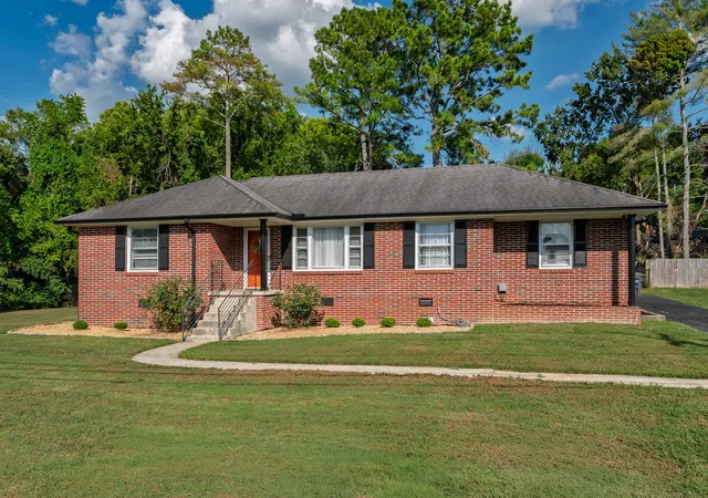 Photo 3 of Single family home for sale at 1007 2nd Avenue, Fayetteville, TN 37334 | MLS# 3531045 | Listing updated on 2026-09-15
