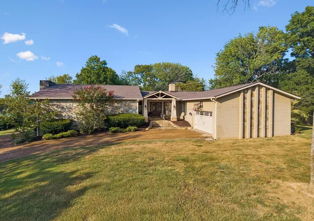 Photo 2 of Single family home for sale at 8112 Vaden Dr, Brentwood, TN 37027 | MLS# 3543180 | Listing updated on 2026-09-14