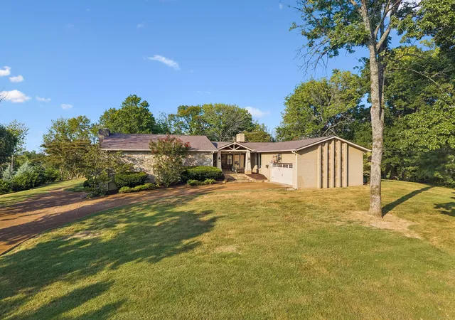 Photo 3 of Single family home for sale at 8112 Vaden Dr, Brentwood, TN 37027 | MLS# 3543180 | Listing updated on 2026-09-14