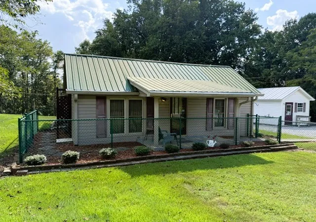 Photo 2 of Single family home for sale at 303 S Riverside Dr, Mc Minnville, TN 37110 | MLS# 3531005 | Listing updated on 2026-09-02