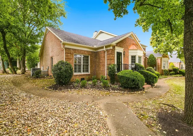 Listing Photo 1 - Condo for sale in building located at 1634 Belmont Ct, Murfreesboro, TN 37129 - Unit #