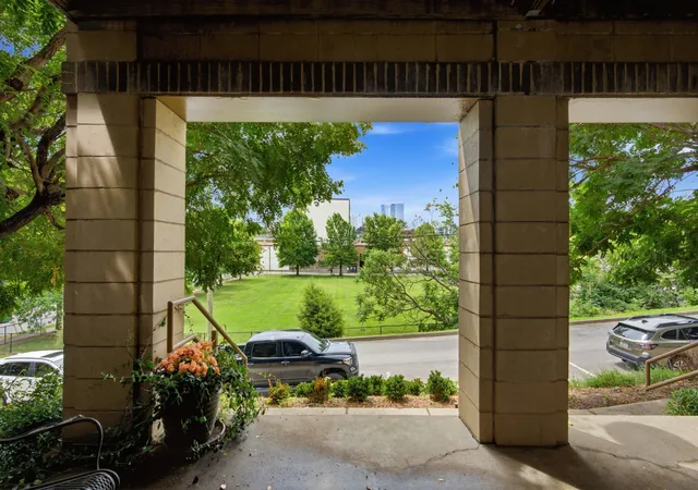 Photo 3 of Townhouse for sale at 904 Ireland St, Nashville, TN 37208 | MLS# 3531085 | Listing updated on 2026-09-19