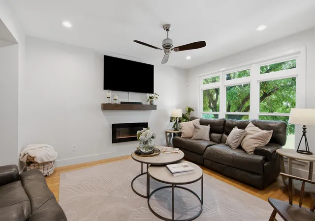 Photo 4 of Townhouse for sale at 904 Ireland St, Nashville, TN 37208 | MLS# 3531085 | Listing updated on 2026-09-19