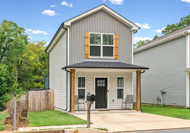 Photo 3 of Single family home for sale at 954 Richardson St, Clarksville, TN 37040 | MLS# 3531191 | Listing updated on 2026-09-02