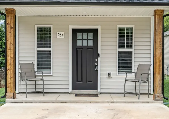 Photo 4 of Single family home for sale at 954 Richardson St, Clarksville, TN 37040 | MLS# 3531191 | Listing updated on 2026-09-02